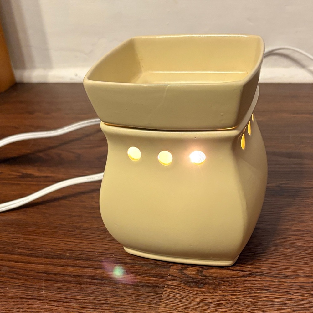Cream Classic Scentsy Wax Warmer